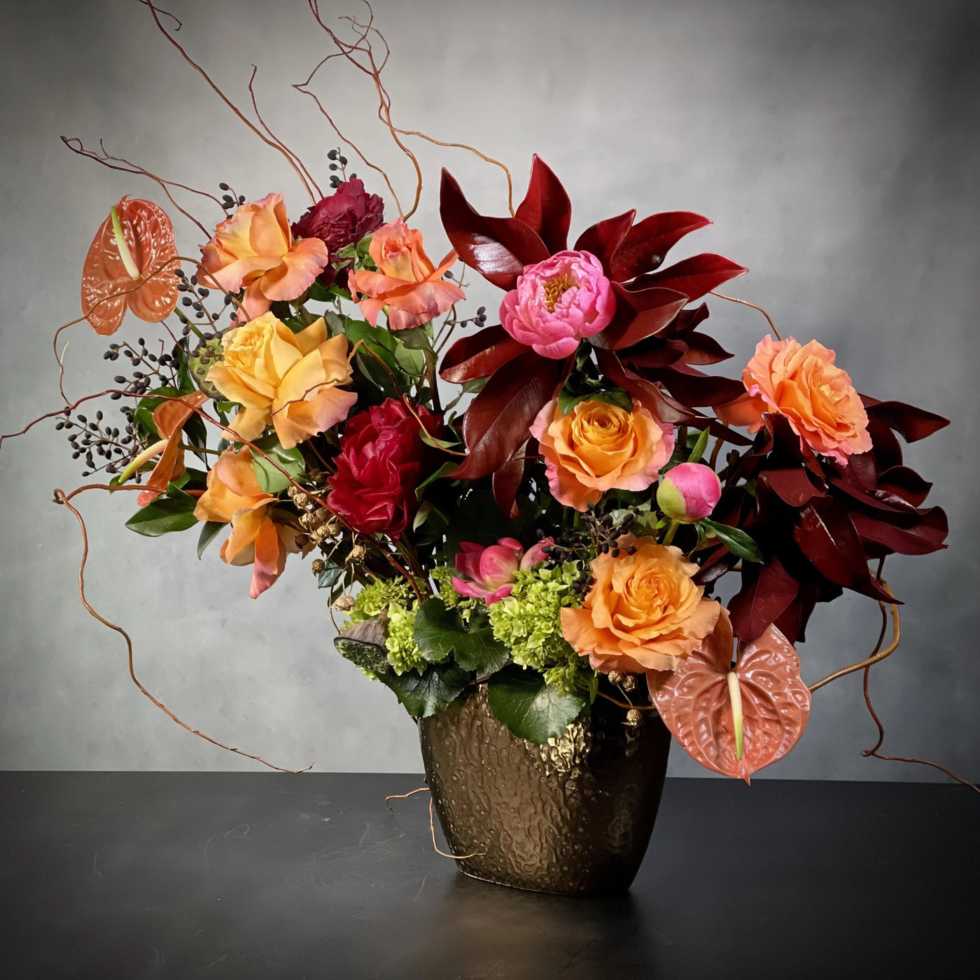 Dashing Floral Arrangement with Anthuriums, Peonies, and Garden Roses
Elegant Dashing Arrangement for Same-Day Delivery Santa Monica
Bold Anthurium and Peony Flower Display for Los Angeles Delivery