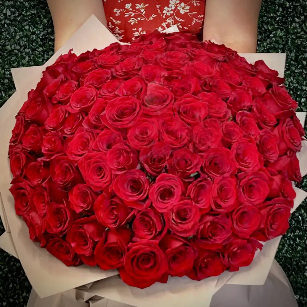 Layers and Layers of Love arrangement with over 1,001 red roses, standing 3 feet tall and 4 feet wide, available for same-day delivery by LA Orchidia.