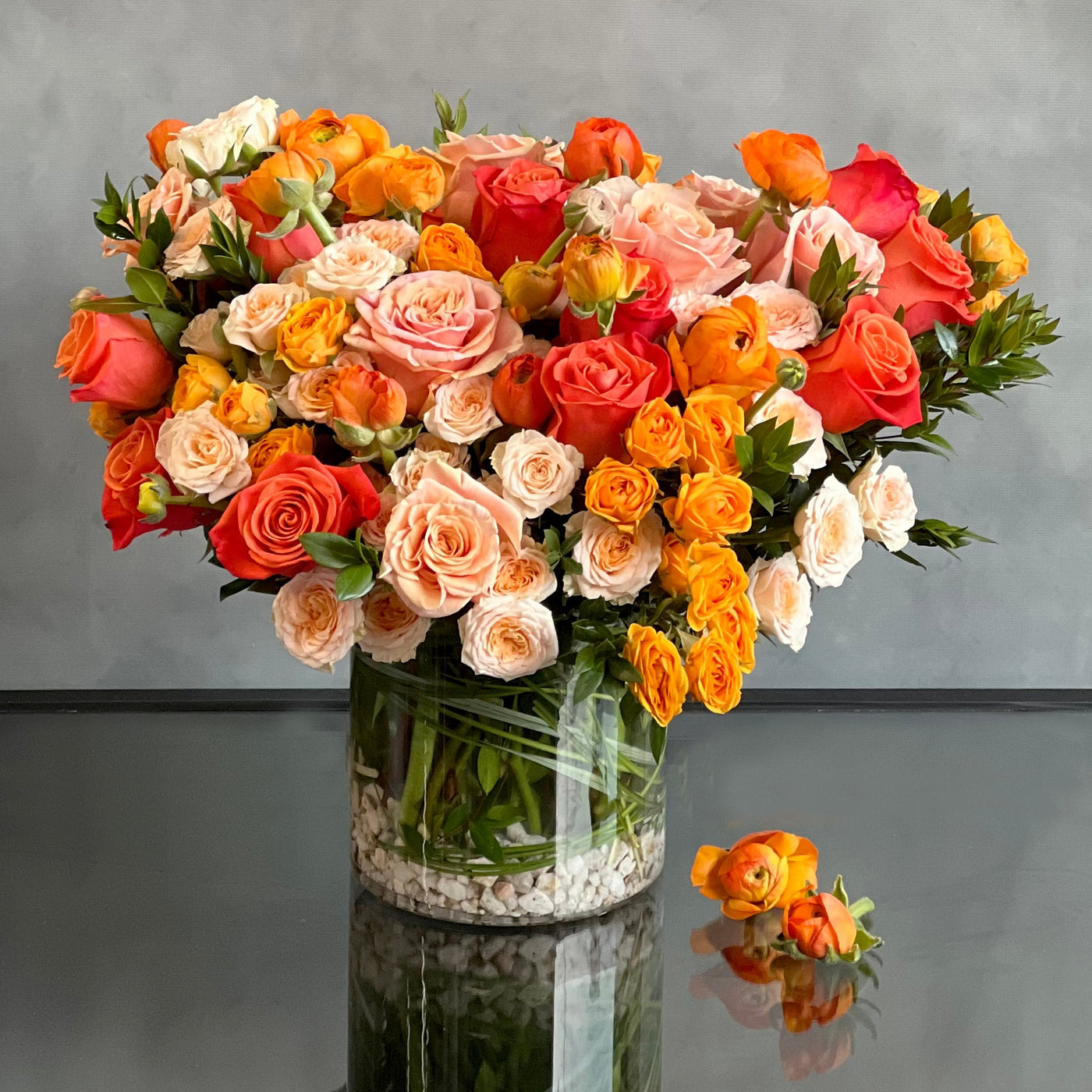 Peachy Sunset Floral Arrangement with Orange Roses and Peach Spray Roses
Elegant Ranunculus and Rose Arrangement in Glass Vase
Luxury Floral Arrangement for Same-Day Delivery Santa Monica
Peachy Sunset Flower Arrangement for Los Angeles Delivery