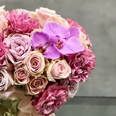 Vintage Pinks arrangement featuring 50 pink roses with orchid accents in a gold mirrored vase, available for same-day delivery by Santa Monica Florist.